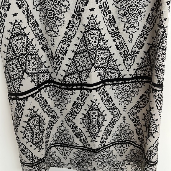 EUC One Clothing Dress - Picture 4 of 8